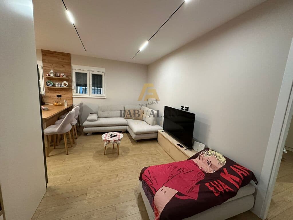PRANE KOMISARIATIT NR. 4, SUPER APARTAMENT 2+1+2 PER SHITJE! 3