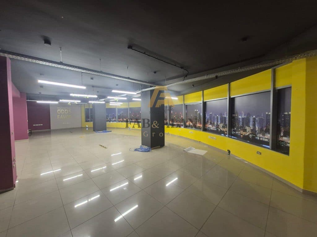 Jepet me qira zyrë 230 m² 4