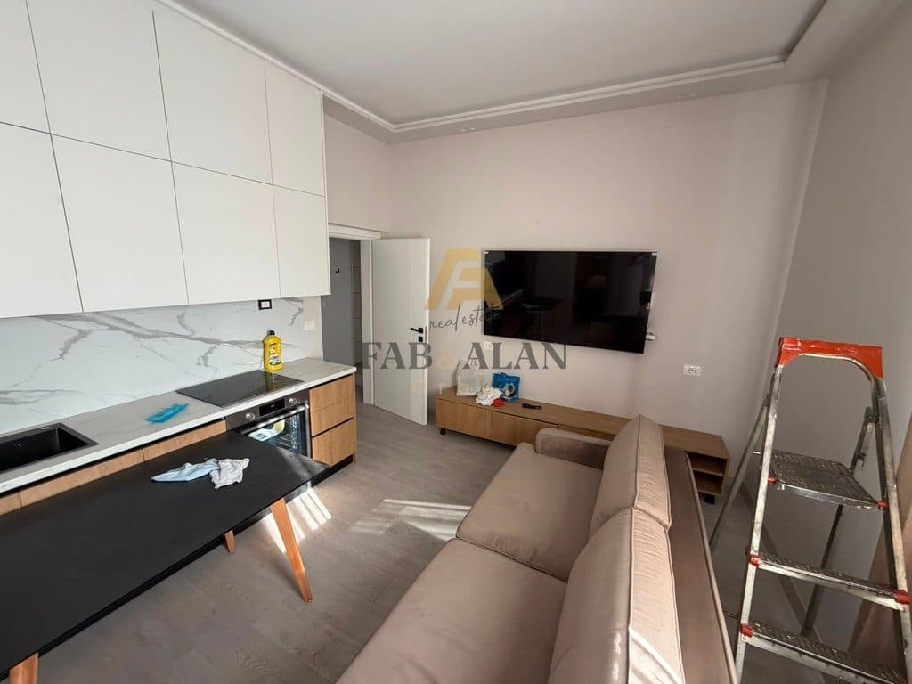 Jepet apartament me qera pranë Qendrës së Tiranës: Çmimi: 650 Euro/muaj 3
