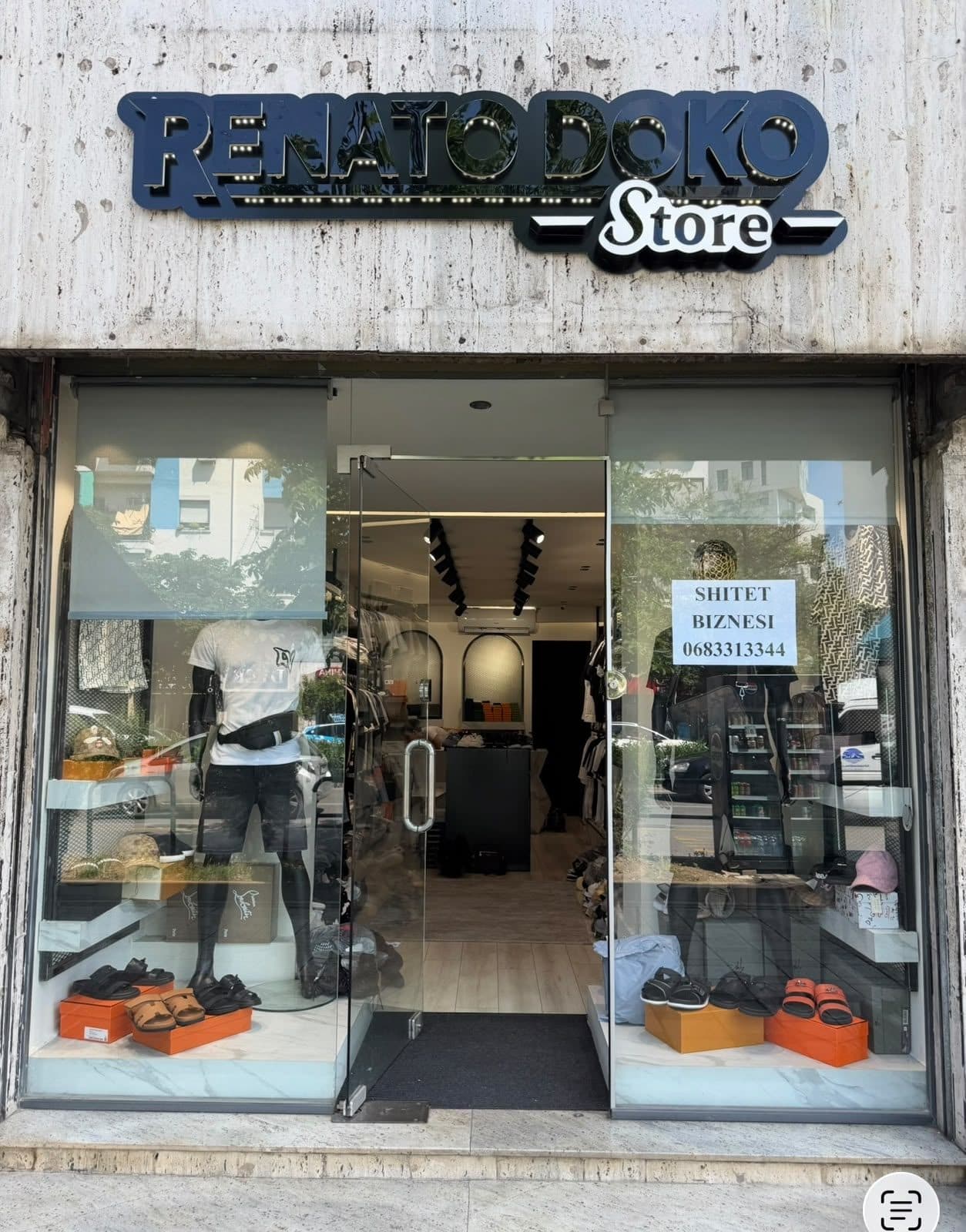 SHITET BIZNESI TEK 21 DHJETORI ( QERAJA MUJORE E AMBJENTIT 1200 EURI) 1