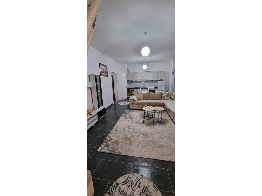 Jepet me qera hyrje e kompletuar 1+1 Fresk 80 m2 38 000lek 2