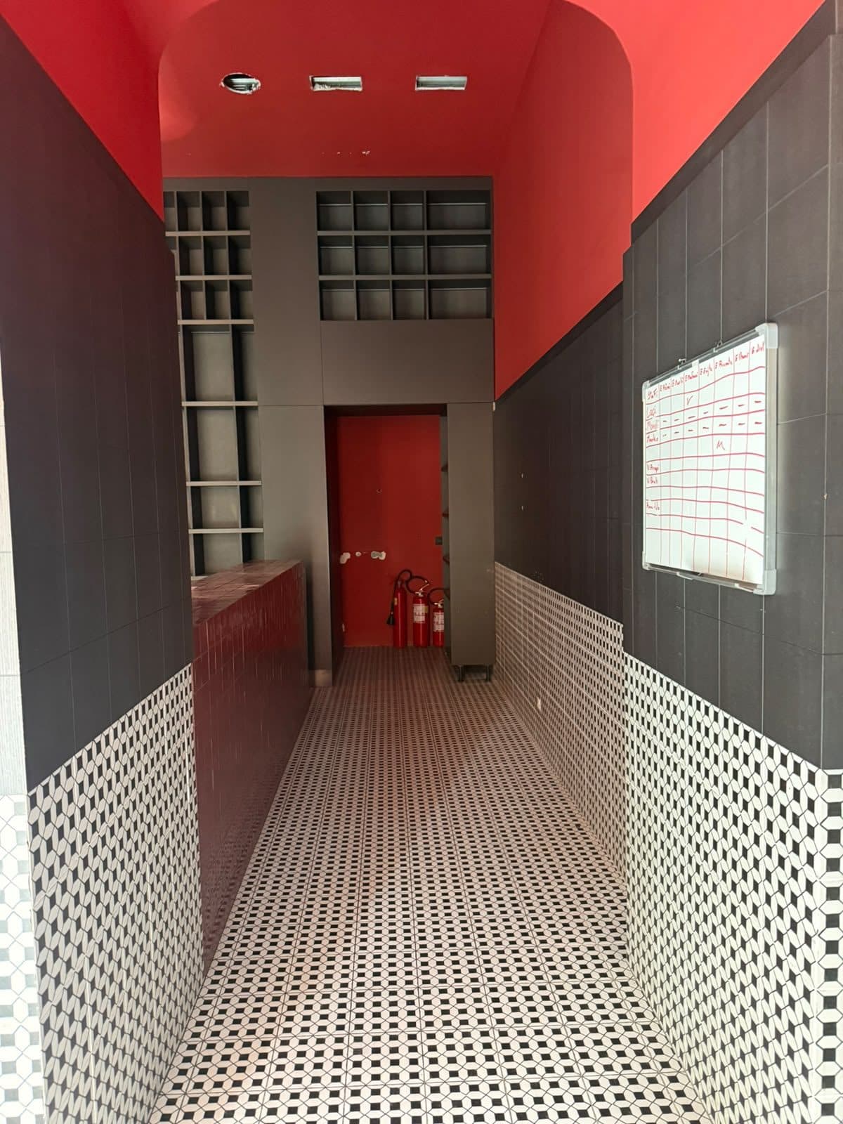 Dyqan për Qira në Kompleksin Delijorgji, Tiranë - 2500€ | 73.1 m²