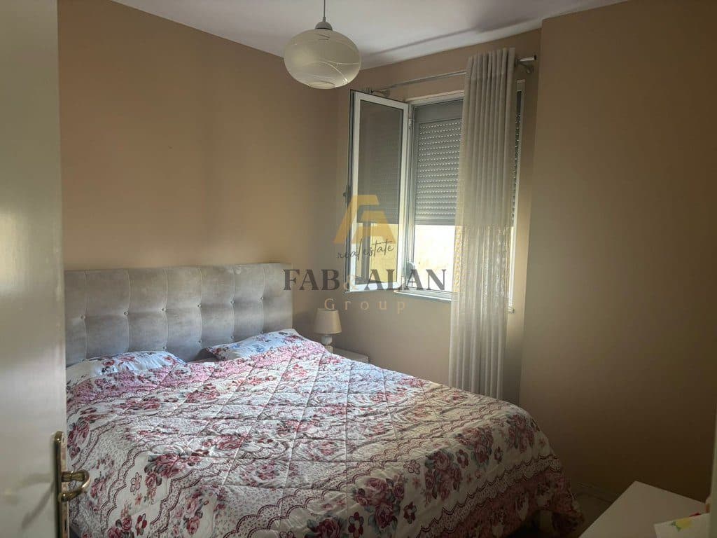 Apartament me qera 1+1 60.000 leke tek 21 dhjetori midis myslym shyrit dhe rruges se kavajes...e disponueshme me 1 korrik 4