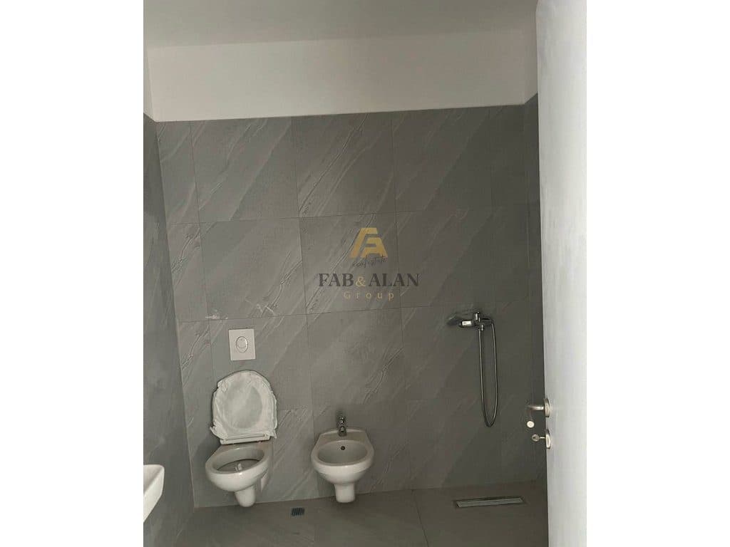 JEPET ME QERA APARTAMENT 2+1+2+GARAZH - BULEVARDI MIGJENI, PRANE RRETHRROTULLIMIT TE RI ! 3