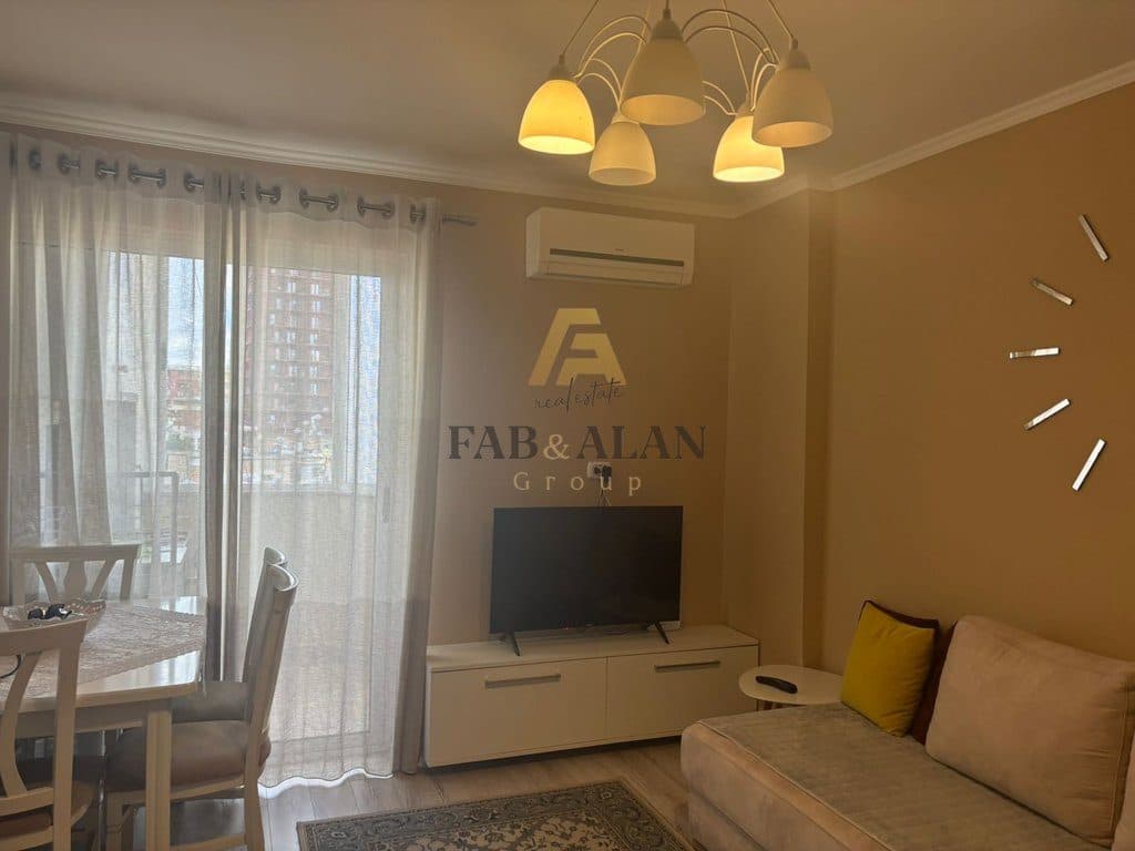 Apartament me qera 1+1 60.000 leke tek 21 dhjetori midis myslym shyrit dhe rruges se kavajes...e disponueshme me 1 korrik