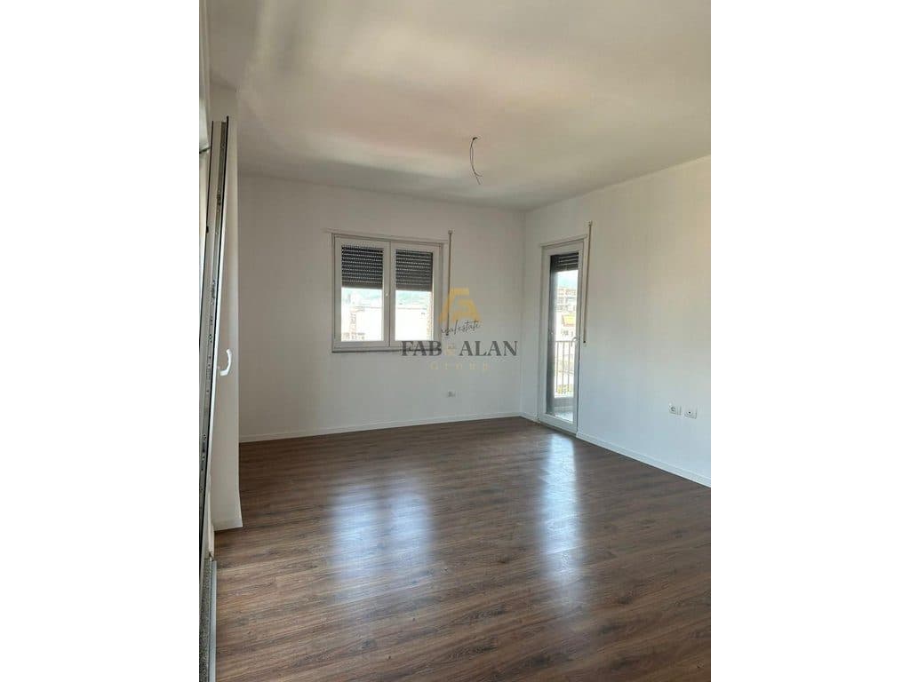 NE KAMEZ TEK RRUGA MIQESIA APARTAMENT 2+1 PER SHITJE! 2