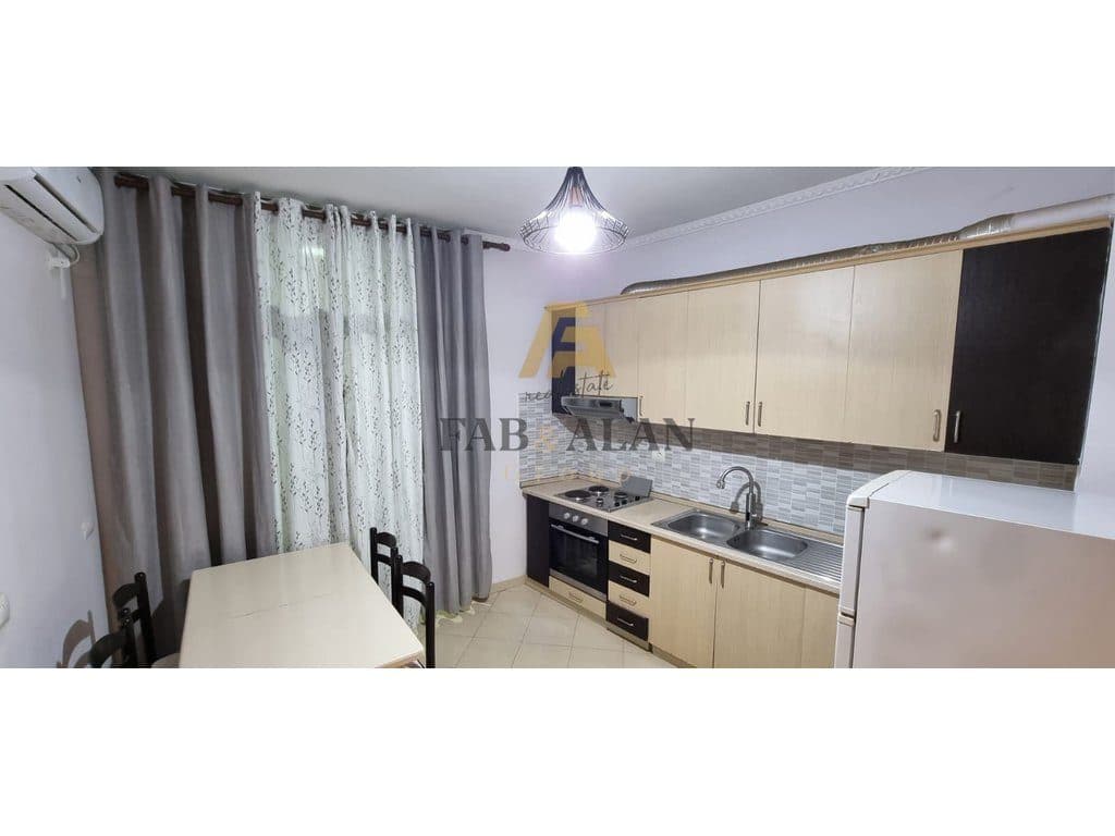 ASTIR, jepet me qera apartament 65m2 në një pallat të ri, kati 3 në një 7 katësh, totalisht i mobiluar, me orientim nga jugu, me ashensor.
Astir, 1+1 me qera, pranë Vilës L
40 000lek 4