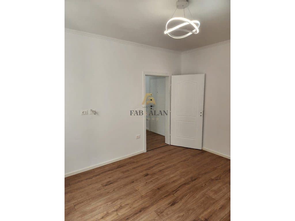 TEK XHAMIA XHURA APARTAMENT 1+1 PER SHITJE! 4