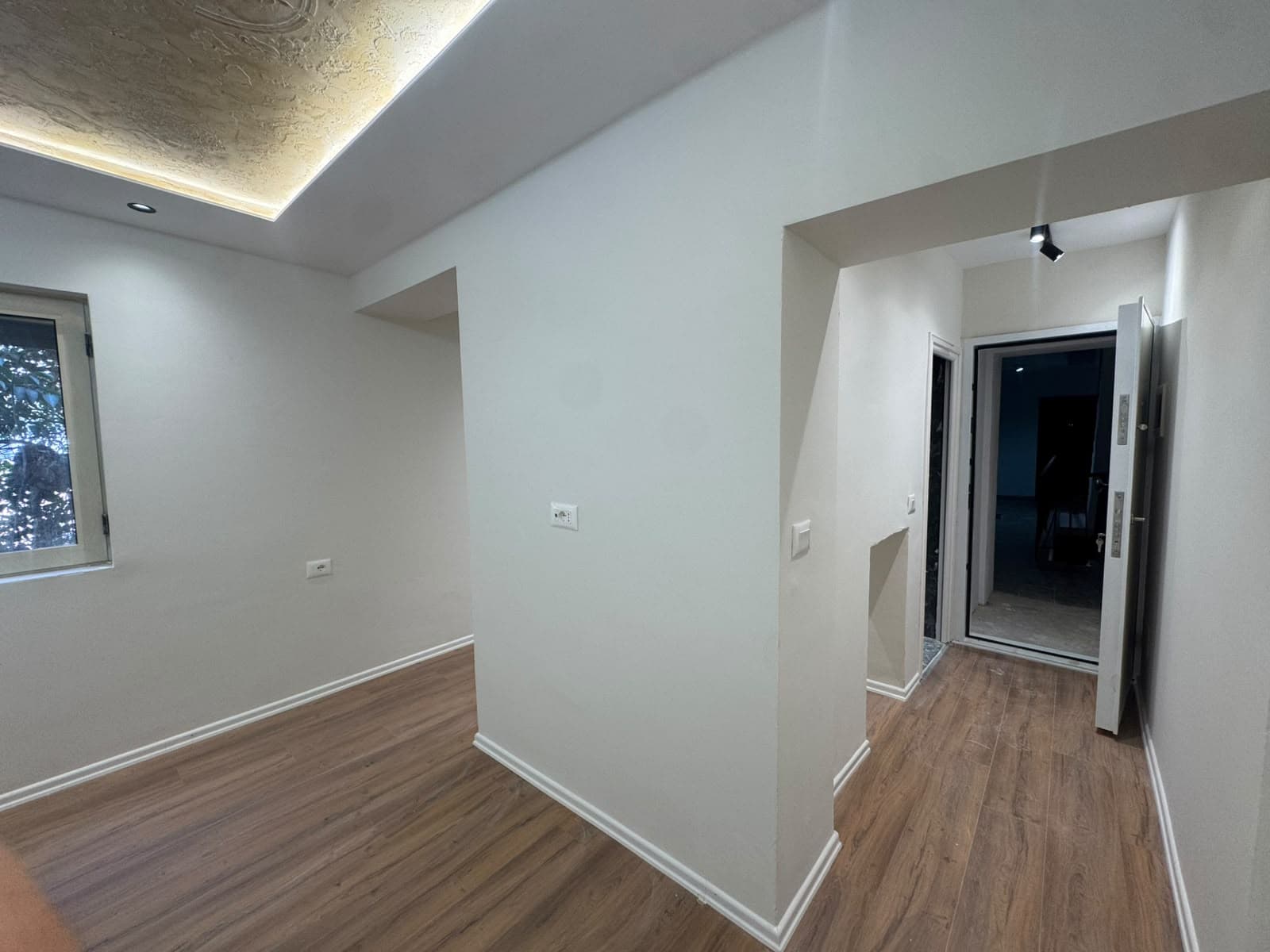 🏡 SHITET GARSONIERE – BULEVARDI ZOGU I, TIRANË 2