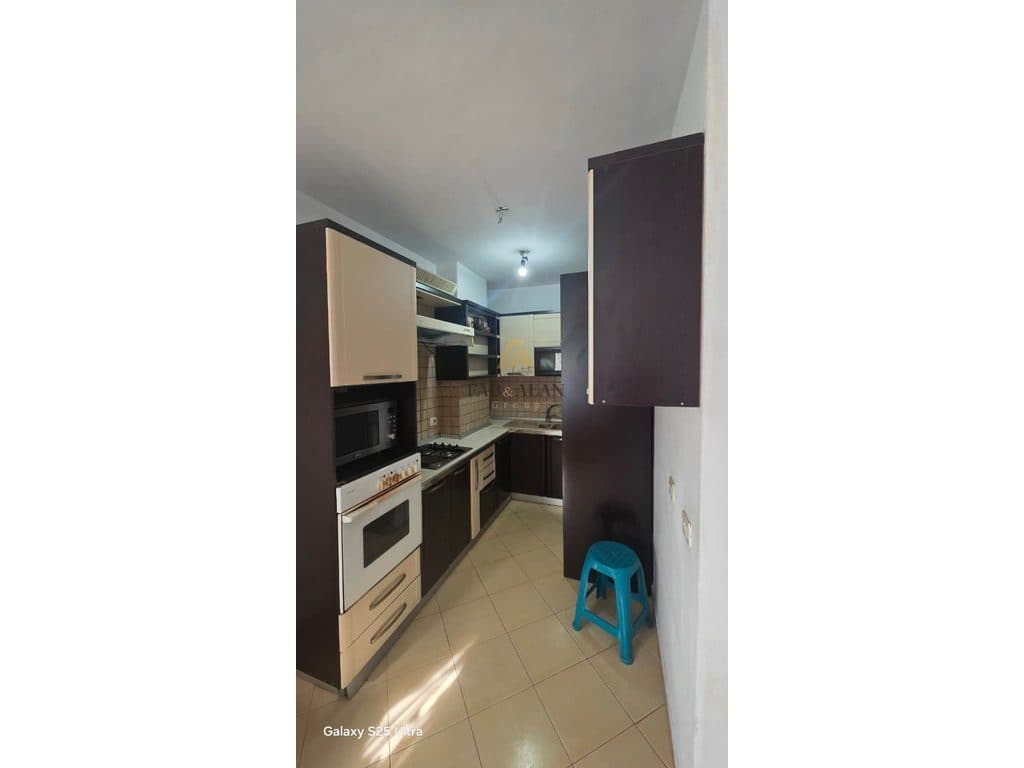 Apartament 3+1 Për Shitje ke Pallatet Dola, përballë Kompleksit Kika, në Yzberish, Tiranë - 145,000€ | 100 m² 2