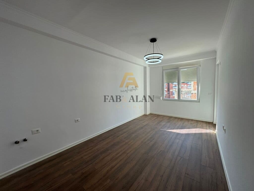 TEK KOPSHTI BOTANIK APARTAMENT 1+1 PER SHITJE! 2