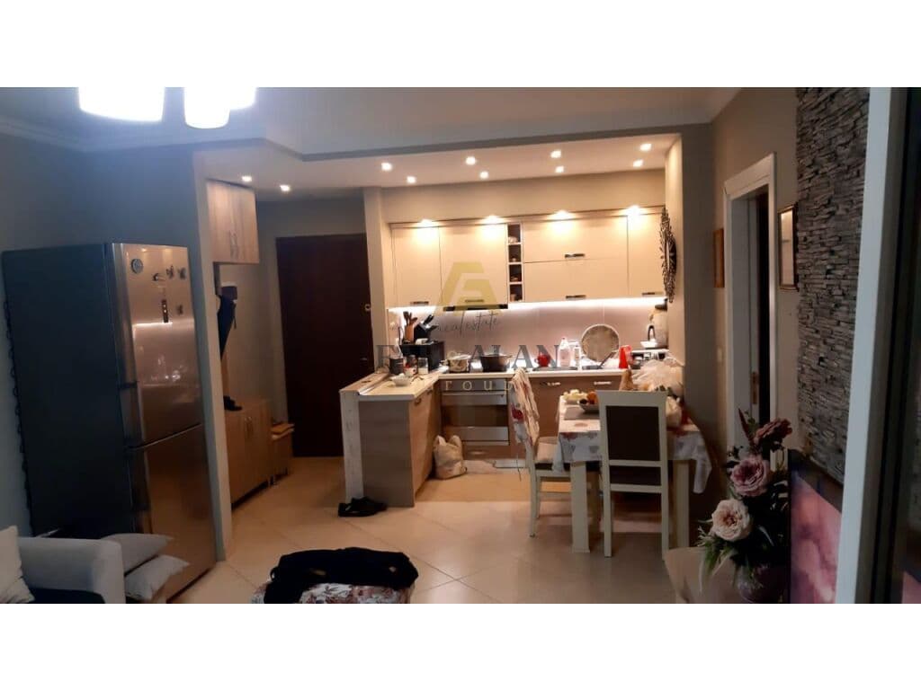 APARTAMENT 3+1+2 NE SHITJE NE ALI DEM!