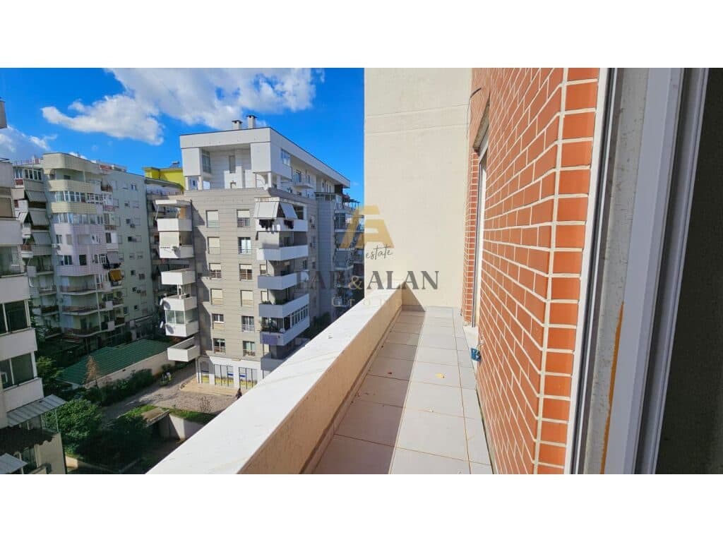 TEK PAZARI I RI APARTAMENT 2+1+2+2BLK PER SHITJE!