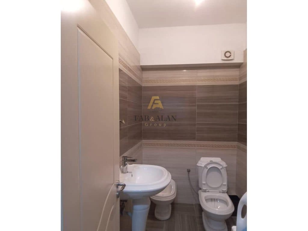 APARTAMENT ME QERA 2+1+2 TUALETE 50.000LEKE - UNAZE E RE, PRANE LOKAL ARTISTI, NE PALLAT TE RI, 4