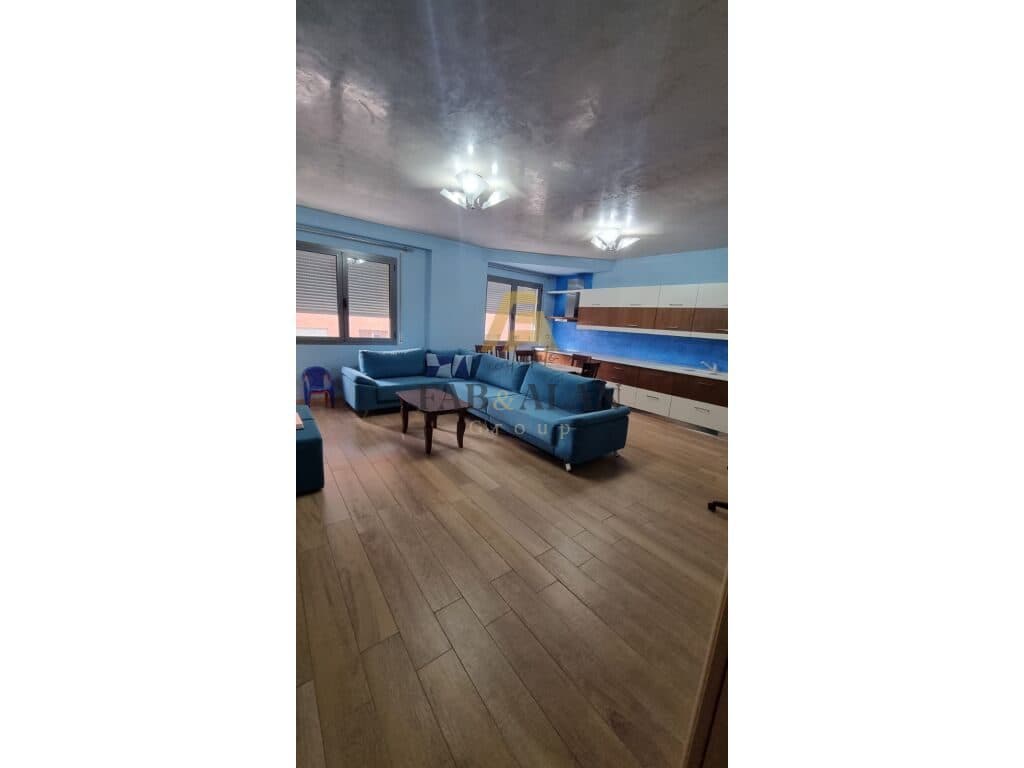 PRANE KOMISARIATIT NR.4 APARTAMENT 2+1+2 ME QERA! 2