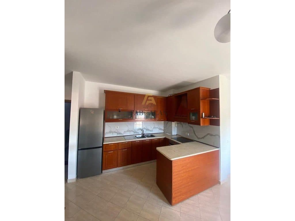 PRANE KINOSTUDIOS APARTAMENT 2+1+2 PER QERA! 3