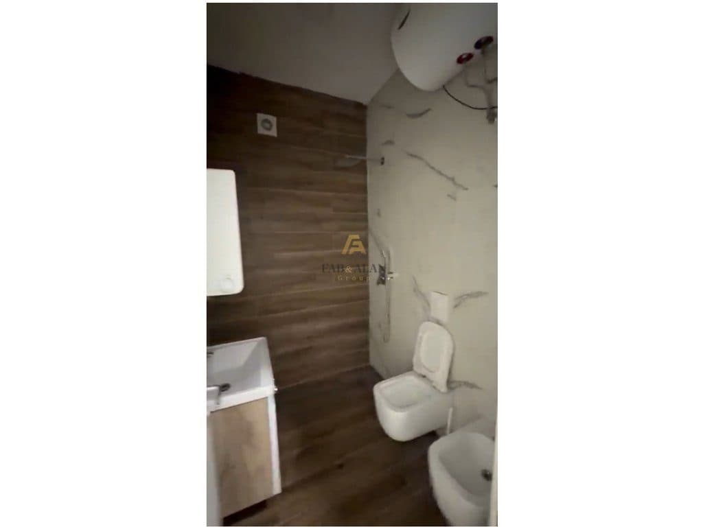 🏡 Shitet apartament 2+1+2 + postparkim, në zonën e 5 Majit. 4