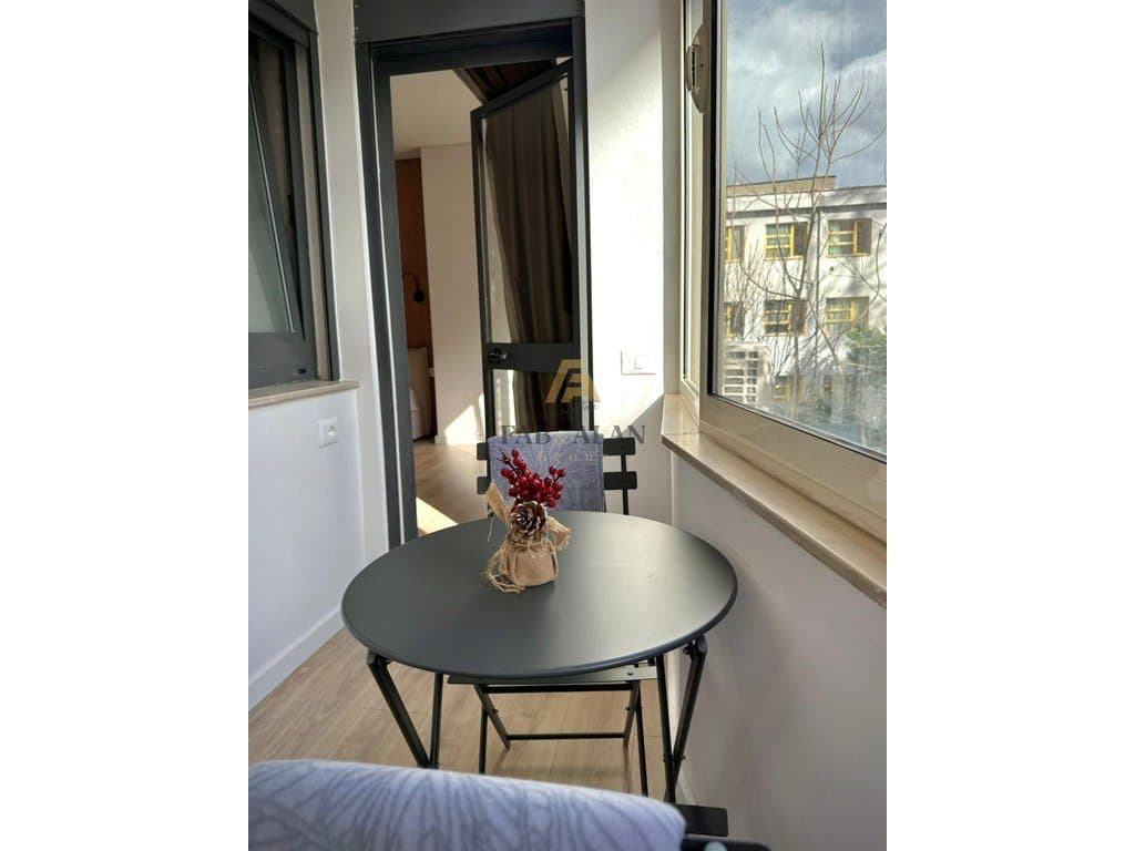 Garzoniere Me Qira në 9 Katëshet, Tiranë - 1300€ | 1+1 | 9 Katëshet | 1 kuzhinë | 1 banjo