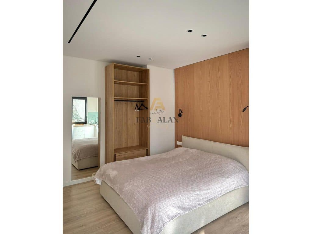 Garzoniere Me Qira ke 9 Kateshet, Tiranë - 1300€ |