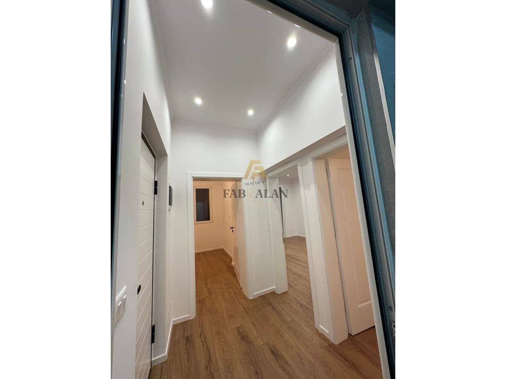 PRANE RRUGES SE DURRESIT APARTAMENT 2+1 PER SHITJE! 4