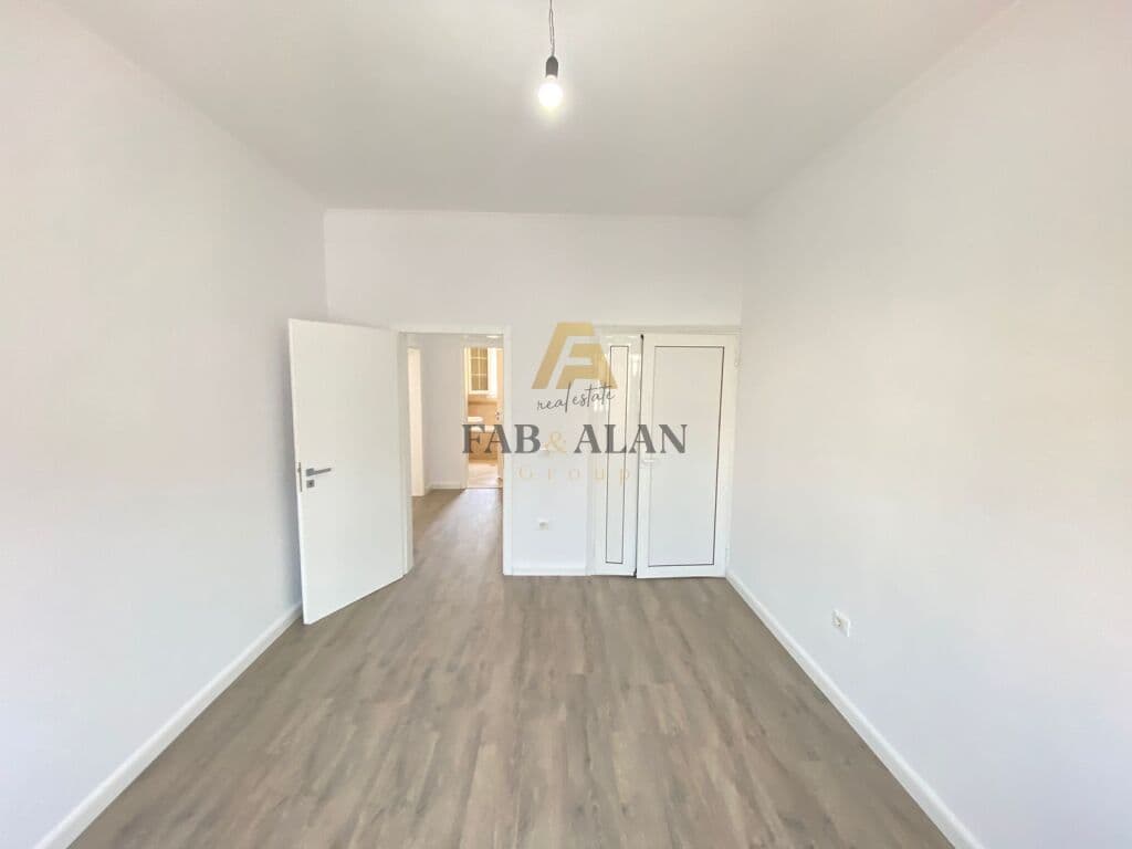 TEK 21 DHJETORI APARTAMENT 2+1 PER SHITJE! 2