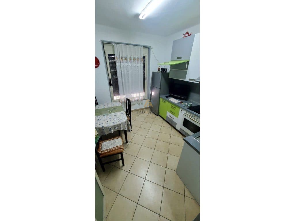 TEK RRUGA BARDHYL APARTAMENT 2+1 PER QERA! 2