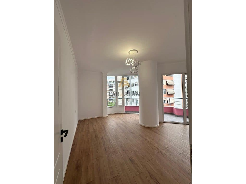 NE ASTIR PRANE KOMPLEKSIT EVEREST, APARTAMENT 2+1+2 PER SHITJE!