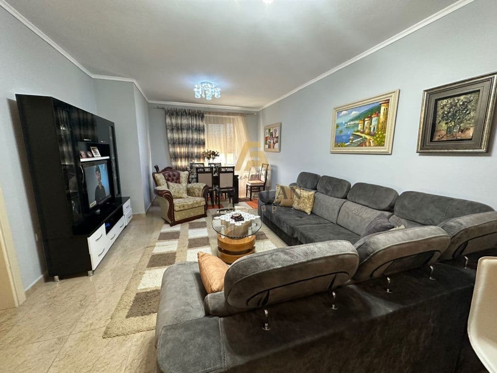 TEK ASTIRI ,TEK BAR SANTANA APARTAMENT 2+1+2 PER QIRA ! 4