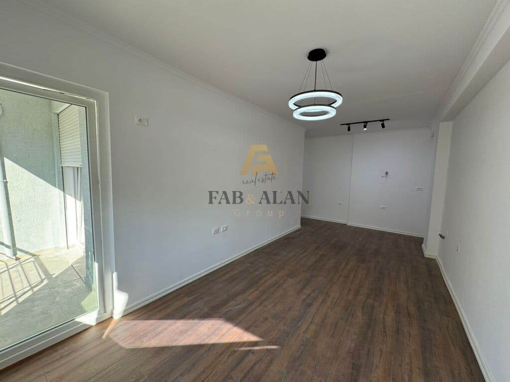 TEK KOPSHTI BOTANIK APARTAMENT 1+1 PER SHITJE! 3