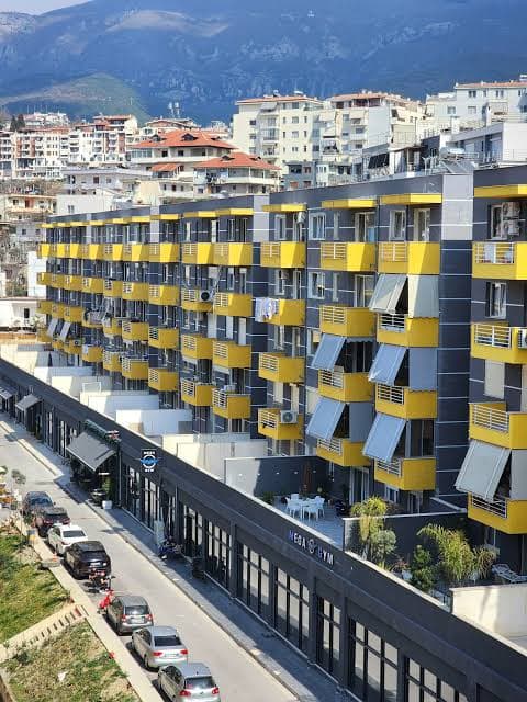 🏡 SHITET APARTAMENT 2+1+2 – PALLATET E TOM DOSHIT, SHKOZË 3