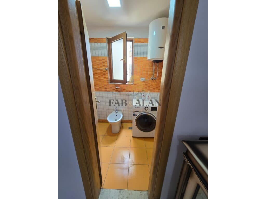 TEK ASTIRI (PALLATI EVERESTIT) APARTAMENT 3+1+2WC+2 BALLKONE PER SHITJE ! 4