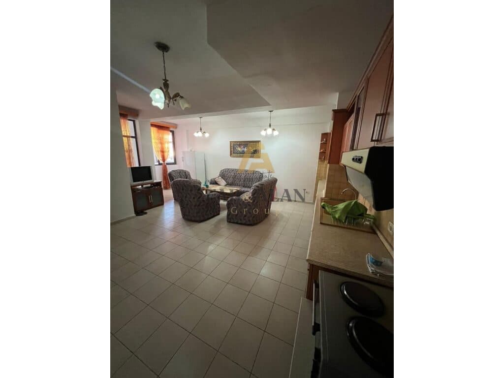 MBRAPA SPITALIT AMERIKAN 2 APARTAMENT 1+1 PER SHITJE! 2
