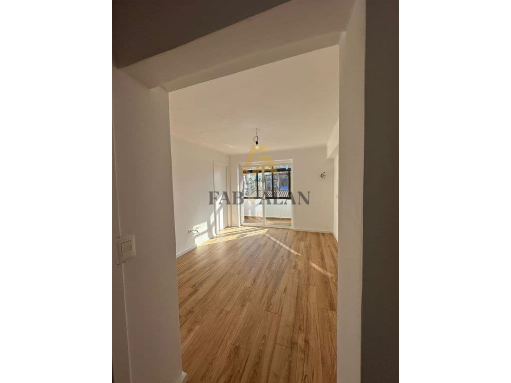 TEK XHAMIA XHURA OFROJME APARTAMENT 2+1 PER SHITJE!
