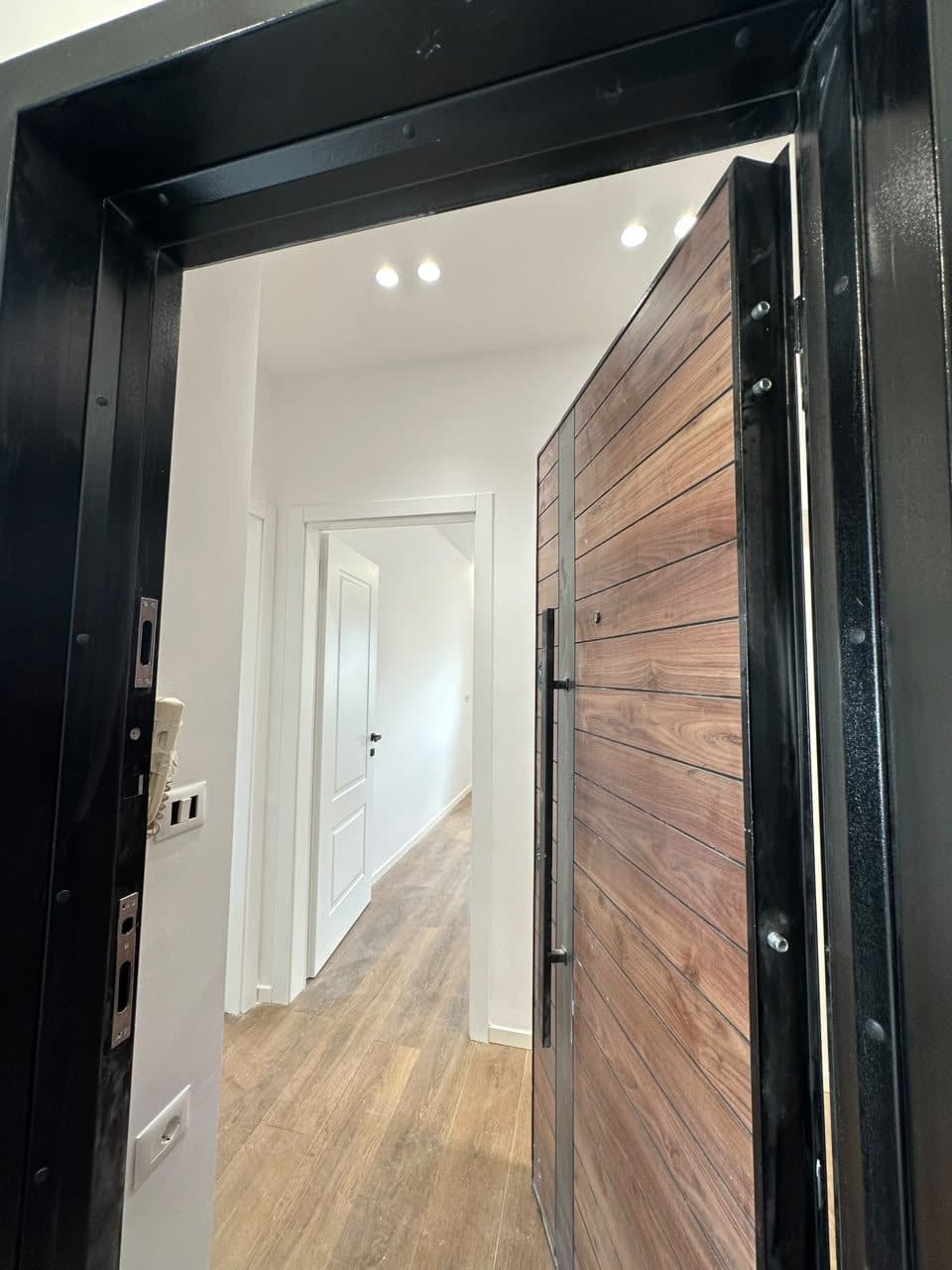 🏡 SHITET APARTAMENT 1+1 – RRUGA BARDHYL
