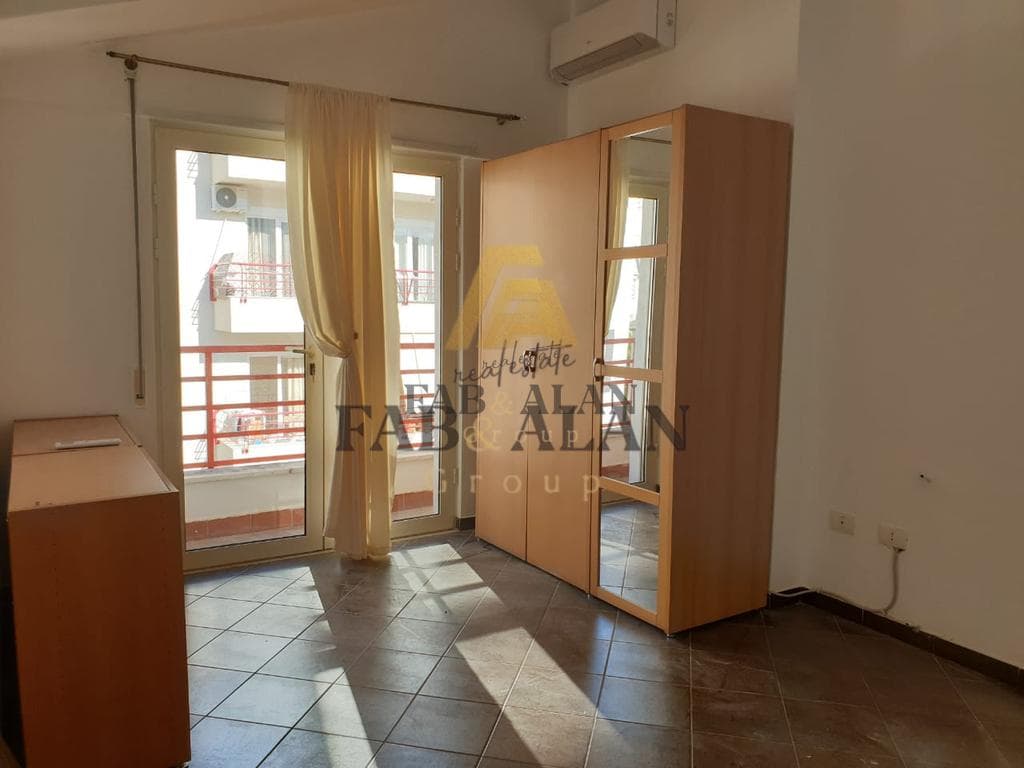APARTAMENT PAPAFINGO ME QIRA - BUZE LIQENIT TE THATE ! 3