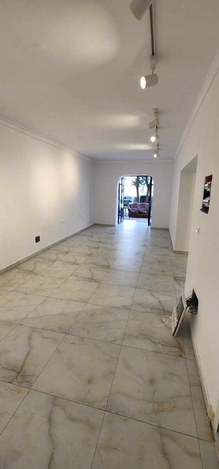 Dyqan për Qira në Xhamllik, Tiranë - 1621€ Bruto perfshire dhe taksat| 70 m² 4