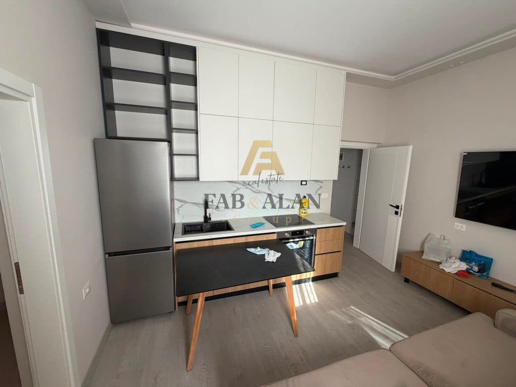 Jepet apartament me qera pranë Qendrës së Tiranës: Çmimi: 650 Euro/muaj