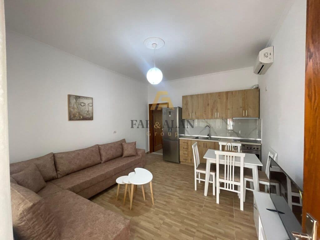 APARTAMENT ME QERA 1+1 TEK RRUGA E DIBRES!