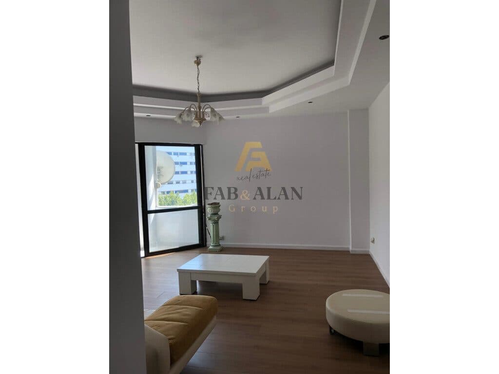 PERBALLE MATERNITETIT TE RI APARTAMENT 2+1 PER SHITJE!