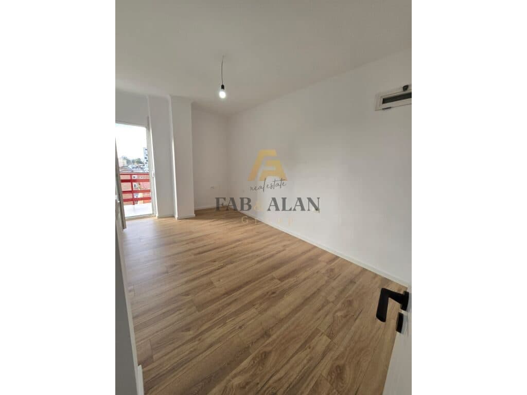 OFROJME APARTAMENT 2 + 1 TE RRUGA XHANFIZE KEKO 4