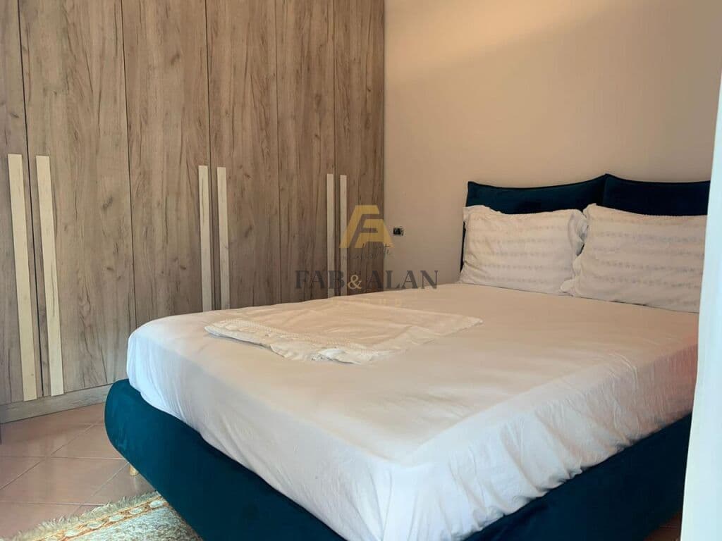 NE LUNGOMARE VLORE APARTAMENT 1+1 PER SHITJE! 4