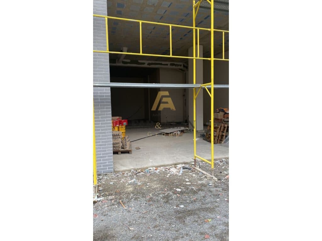 PRANE SPAKUT AMBIENT BIZNESI PER SHITJE! 3