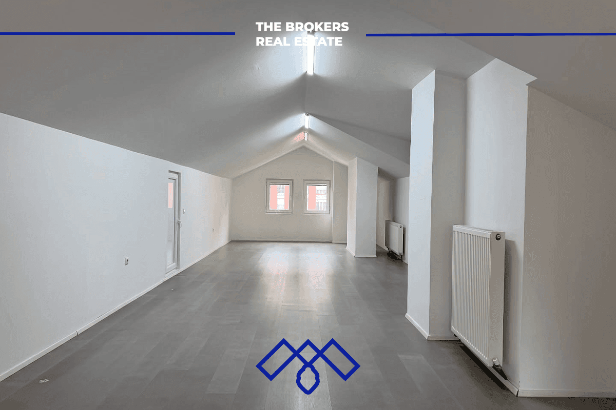 Ofrohet për qira objekt afarist 430m², i pozicionuar në rrugën kryesore Muharrem Fejza.