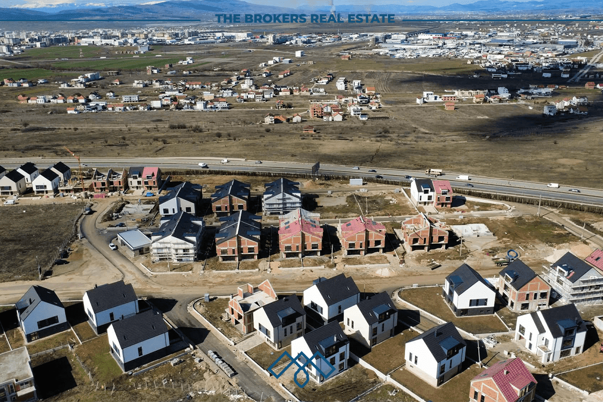 Shtëpi 210m2 në shitje – Lagjja Qendresa e Re/Veternik 4