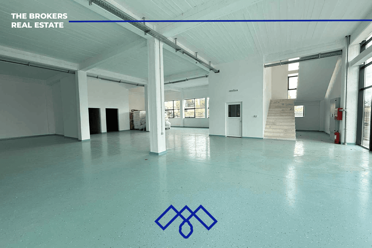 Objekt afarist 1740m² në shitje në Veternik, shtrihet në një truall prej 84 ari, në afërsi të kompleksit Fortesa Home