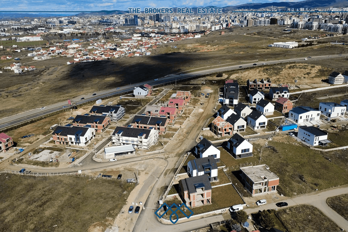Shtëpi 210m2 në shitje – Lagjja Qendresa e Re/Veternik 2