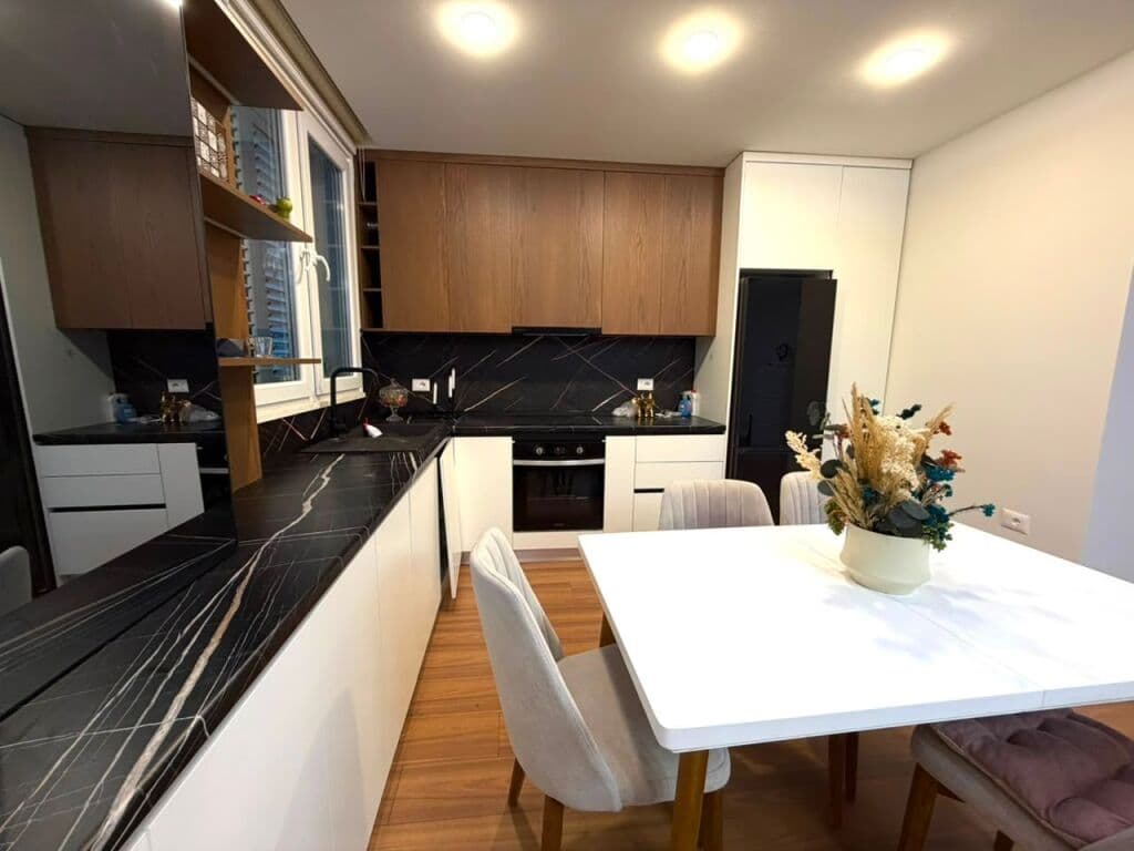 🏡 APARTAMENT 2+1+2 PËR QIRA – LIQENI I THARË 🌿 4