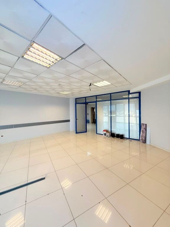 🏢✨ PËR QIRA | HAPËR OFICIE – SELVIA