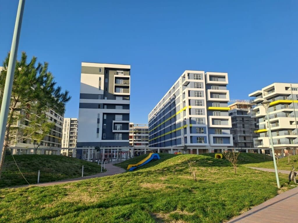🏢 NJËSIA E SHËRBIMIT PËR SHITJE – UNIVERS CITY