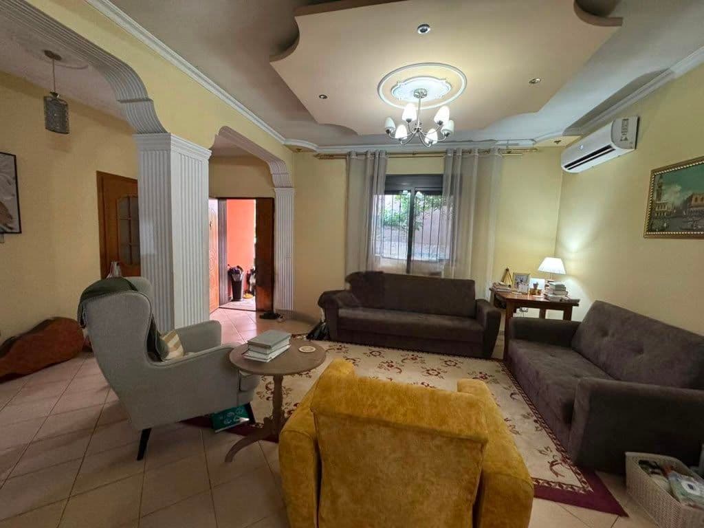 Vilë dy-katëshe për qira në Don Bosko, Rruga Albanopoli 3
